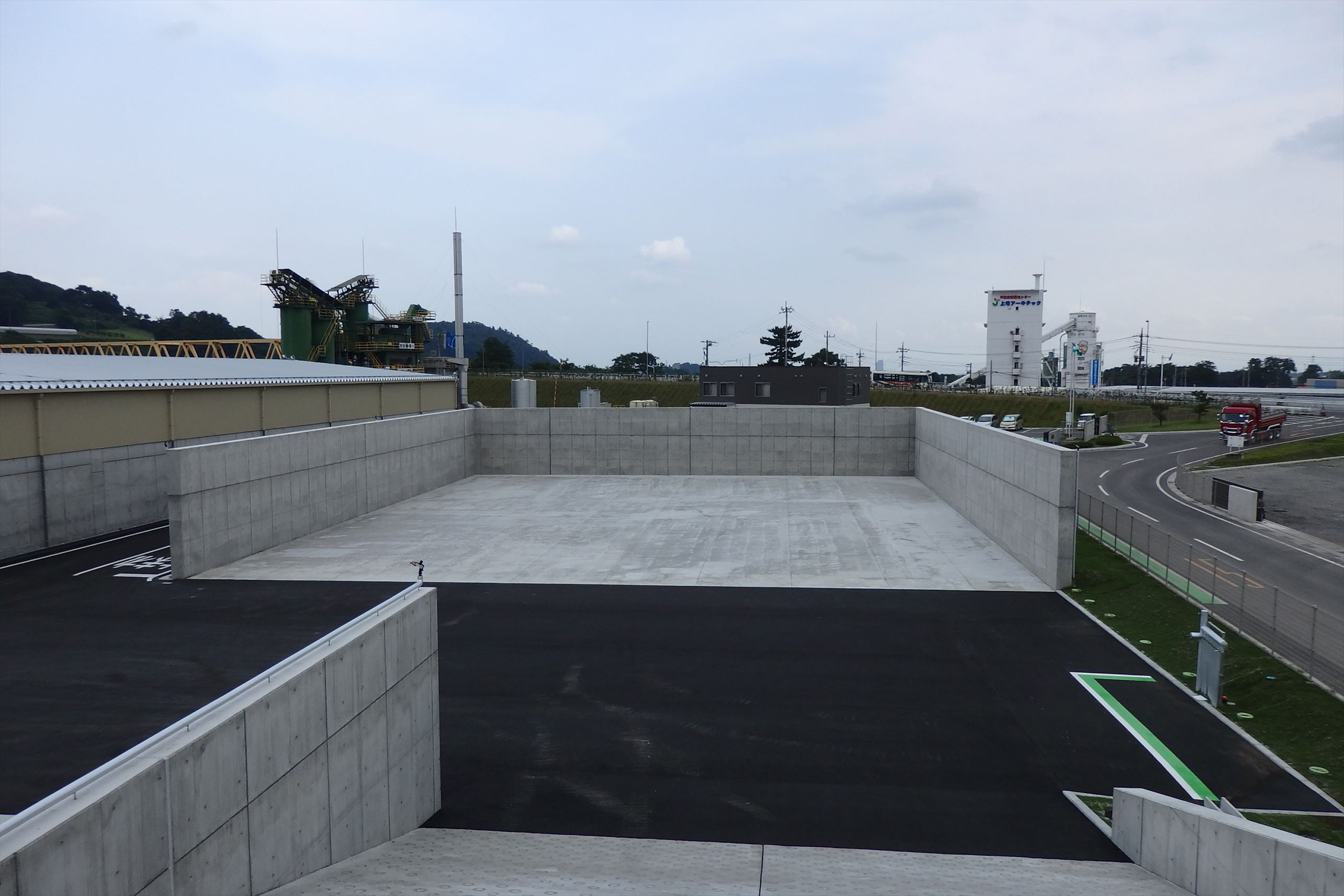 工場のロボット